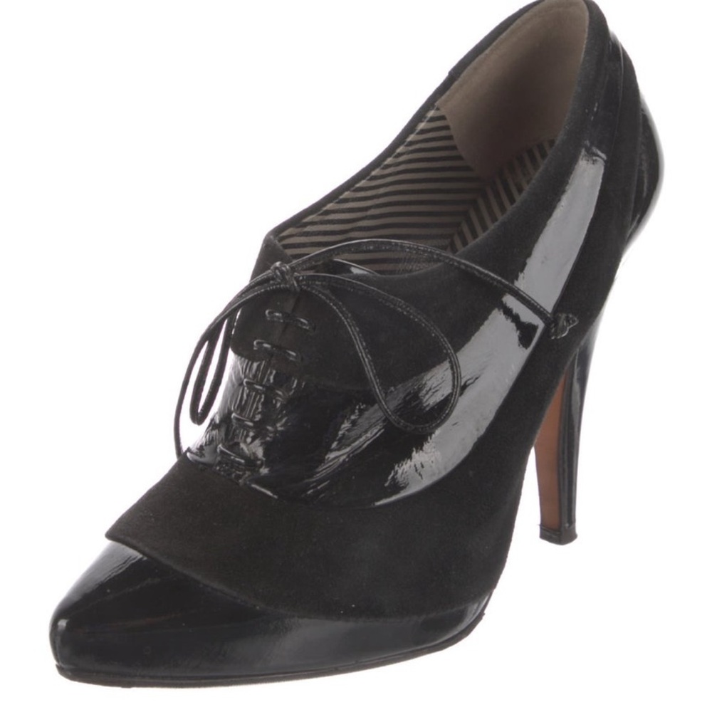 Moschino leather pumps lace up Oxford healed